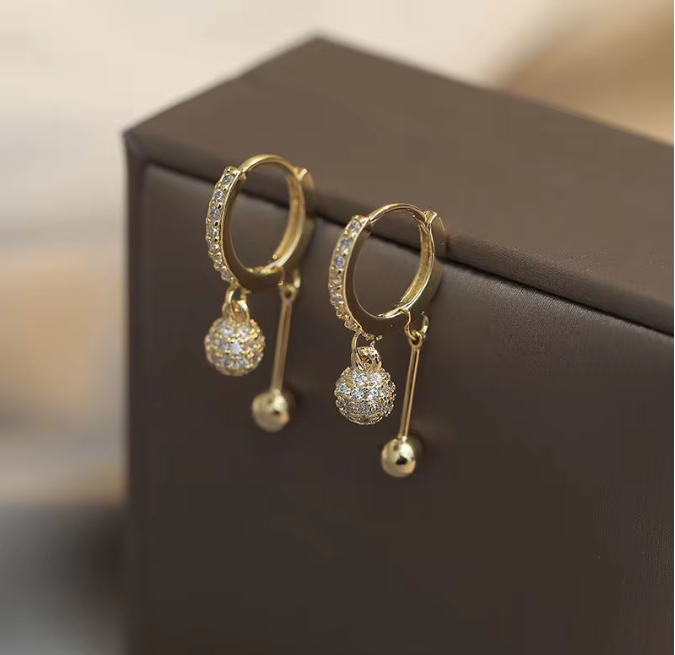 Aretes con Bola de Cristal de Diamante